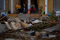 Viele Straßen sind noch unbefahrbar. - © Emilio Morenatti/AP/dpa