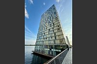 Moderne Architektur und nur 50 Jahre alt: Almere wurde 1975 auf Polderboden gegründet und ist die jüngste Stadt der Niederlande. - © Wolfgang Stelljes/dpa-tmn