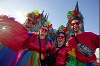 Feiern vor dem Dom. - © Henning Kaiser/dpa