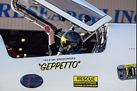 Der Pilot sitzt in Booms Testmaschine XB-1 auf einer Rollbahn in der Mojave-Wüste. - © -/Boom Supersonic/dpa