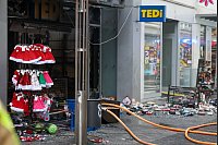 Das Erdgeschoss ist durch den Brand zerstört worden. - © Christoph Reichwein/dpa