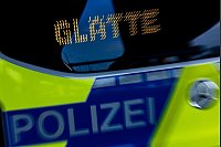Autofahrer sollten am Wochenende besonders vorsichtig sein. - © Rolf Vennenbernd/dpa