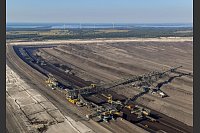 &laquo;Gr&ouml;&szlig;te bewegliche Arbeitsmaschine der Welt&raquo;: die F&ouml;rderbr&uuml;cke F60 im Braunkohletagebau Welzow-S&uuml;d. - &copy; Patrick Pleul/dpa/dpa-tmn