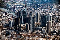 Banken und andere Investoren haben mit Cum-Ex-Aktiendeals einen milliardenschweren Steuerschaden verursacht (Archivbild). - © Uli Deck/dpa