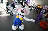 Nostalgie ist ein gro&szlig;es Thema: Die Diddl-Maus aus den 1990er-Jahren kehrt mit Produkten zur&uuml;ck. - &copy; Daniel Karmann/dpa