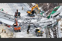 Mindestens zwei Personen bei einem Brückeneinsturz in Südkorea gestorben. - © -/Yonhap/dpa