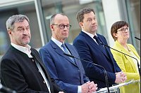 Über Migration habe man besonders lange beraten, ließen die Sondierungspartner am Samstag wissen. (Archivfoto) - © Kay Nietfeld/dpa