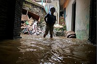 Starkregen löste Überschwemmungen und Erdrutsche aus. - © Rangga Firmansyah/XinHua/dpa