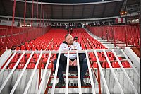 Allein auf weiter Flur: ein Teil der VfB-Stuttgart-Fans hat wegen Sicherheitsbedenken die vorzeitige Heimreise angetreten und verzichtet auf einen Stadionbesuch beim Champions-League-Spiel in Belgrad. - © Marijan Murat/dpa