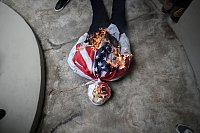 Ein Figur, die den designierten US-Präsidenten Trump darstellt, wird während einer Demonstration zum Tag der Märtyrer, einem nationalen Trauertag zu Ehren der 21 Panamaer, die während der antiamerikanischen Unruhen im Januar 1964 im Zusammenhang mit der Souveränität der Panamakanalzone getötet wurden, in Brand gesetzt. - © Agustin Herrera/AP/dpa