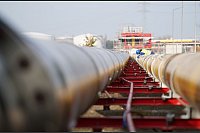 Arbeiter bauen Gas-Pipelines f&uuml;r LNG-Fl&uuml;ssiggas-Terminal in Brunsb&uuml;ttel. - &copy; Marcus Brandt/dpa/Symbolbild