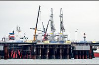 Ein Anleger f&uuml;r das LNG-Terminal in der Nordsee vor Wilhelmshaven. - &copy; Hauke-Christian Dittrich/dpa/Symbolbild