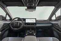 Tradition und Fortschritt: Dem Tester gefallen die klassischen Bedienelemente in Kombination mit smarter Software und Sprachsteuerung. - © Jeroen Peeters/Toyota/dpa-tmn