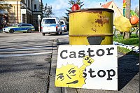 Atomkraftgegner protestieren gegen die Einlagerung von hochradioaktiven Abfällen in Deutschland. Ein Castor-Transport aus Frankreich wird im Laufe des Tages erwartet. - © Uwe Anspach/dpa