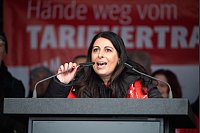 Betriebsratschefin Daniela Cavallo spricht von einem Vorgeschmack auf das, was ab Dezember auf VW zukommen könnte. - © Alicia Windzio/dpa