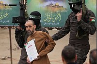 Freilassung von israelischen Geiseln - © Abdel Kareem Hana/AP/dpa