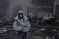 Raketenangriff auf Kiew - © Alex Babenko/AP/dpa