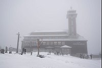 Schnee zu Weihnachten - Die Skisaison beginnt auf dem Fichtelberg. - © Sebastian Kahnert/dpa