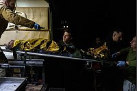 Verletzter Soldat: Sanitätsdienst im Einsatz nahe Pokrowsk - © Evgeniy Maloletka/AP/dpa