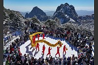 Drachentanz zum Neujahrsfest in China - © Shi Yalei/XinHua/dpa