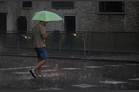 Angekündigt wurden bis zu 50 Liter Regen pro Quadratmeter. - © Clara Margais/dpa