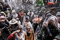 Beim Karneval der Schwarzen und Wei&szlig;en wird die &Uuml;berwindung ethnischer Unterschiede gefeiert. - &copy; Ivan Valencia/AP/dpa