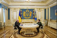 Ukraine und die USA - Gespräche zwischen Selenskyj und Kellogg - © Evgeniy Maloletka/AP/dpa