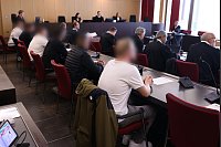 Weil die meisten Zeugen und ein Angeklagter fehlten, ist der Prozess um die «Mutter aller Hochzeitskorsos» erneut vertagt worden. - © David Young/dpa