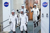 Die vier Raumfahrer der "Crew 8" haben sich vor mehr als 230 Tagen auf den Weg zur Startrampe 39-A im Kennedy Space Center in Cape Canaveral gemacht. Am Freitag sind sie auf die Erde zurückgekehrt. Hier ein Bild vor dem Abflug. (Archivbild) - © John Raoux/AP/dpa