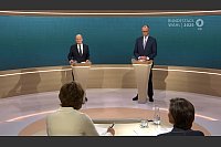 Olaf Scholz und Friedrich Merz schenken sich im TV-Duell nichts. - © ---/ARD/ZDF/dpa