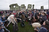 Jahr f&uuml;r Jahr wird am Monument Stonehenge die Wintersonnenwende gefeiert. - &copy; Andrew Matthews/PA Wire/dpa