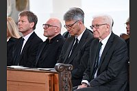 Baden-Württembergs Ministerpräsident Winfried Kretschmann (Grüne) sagte: «Die Bilder des Unglücks haben uns alle fassungslos gemacht.» - © Bernd Weißbrod/dpa