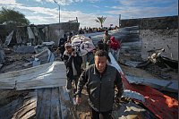 Tote nach israelischem Luftangriff auf Lager bei Chan Junis - © Abdel Kareem Hana/AP