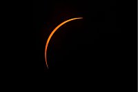 Der Mond verdeckt fast komplett die Sonne. - © Eric Gay/AP