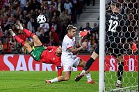 Portugals Cristiano Ronaldo erzielt mit einem Fallrückzieher den Treffer zum 5:0 gegen Polen. - © Luis Vieira/AP/dpa