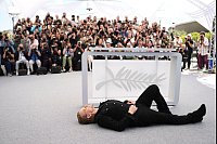 Filmfestival: Bono am Boden von Cannes - © Scott A Garfitt/Invision/AP/dpa