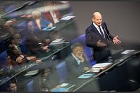 Scholz stellt sich den Fragen: Kanzler bei Regierungsbefragung im Bundestag - © Michael Kappeler/dpa