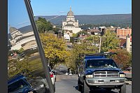 Altoona mit seiner Kathedrale im Hintergrund - © Benno Schwinghammer/dpa