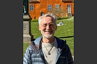 Hans Quistgaard ist pensionierter Lehrer und bringt Gästen als Stadtführer die Andersen-Geschichte Odenses näher. - © Wolfgang Stelljes/dpa-tmn