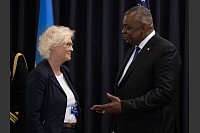 - &copy; Boris Roessler/dpa