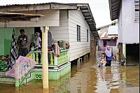 Die Zerstörungen im Norden Malaysia sind groß. - © Vincent Thian/AP/dpa