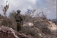 Ein israelischer Soldat im südlibanesischen Dorf Naqoura an der Grenze zu Israel. - © Ilia Yefimovich/dpa