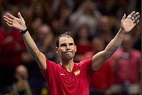 Große Emotionen: Spaniens Tennisstar Rafael Nadal verliert das allerletzte Spiel seiner Karriere. - © Meng Dingbo/XinHua/dpa