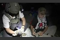Die schwedische Aktivistin Greta Thunberg war eine der ersten Teilnehmerinne der Global Sumud Flotilla, die von israelischen Soldaten auf See festgenommen wurde. - © Uncredited/Israeli Foreign Ministry/AP/dpa