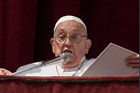 Papst Franziskus erteilt den Segen Urbi et Orbi - © Andrew Medichini/AP/dpa