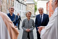 Karlspreis 2025: Ursula von der Leyen beim Pontifikalamt im Aachener Dom - © Thomas Banneyer/dpa