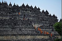 Buddhistische Mönche ziehen zum Borobudur-Tempel - © Yasuyoshi Chiba/Pool AFP/AP/dpa