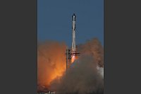 SpaceX\'s Mega-Rakete Starship hebt zu einem Testflug von der Starbase in Boca Chica, Texas, ab. - © Eric Gay/AP/dpa