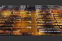 Alle Züge stehen still: Stadtbahnen der hannoverschen Verkehrsbetrieben «Üstra» stehen während eines Warnstreiks im Öffentlichen Dienst auf dem Betriebshof Glocksee - © Julian Stratenschulte/dpa