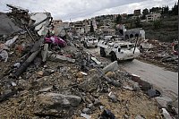Südkoreanische UN-Panzer im Südlibanon: Waffenruhe zwischen Israel und Hisbollah in Kraft - © Hussein Malla/AP/dpa